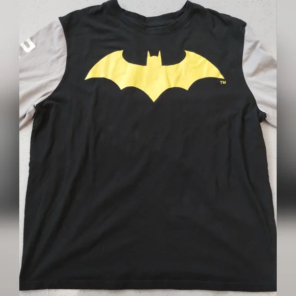 DC Comics The Dark Knight Batman  Long Sleeve Shirt  (Fading on Size Tag) - Picture 4 of 16